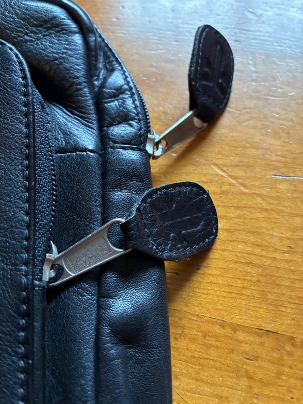 Black leather Frye small crossbody bag - Picture 4 of 12